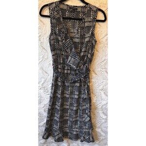 Banana Republic Sheath Dress Size 8 Geometric Sleeveless V neck‎ Belted